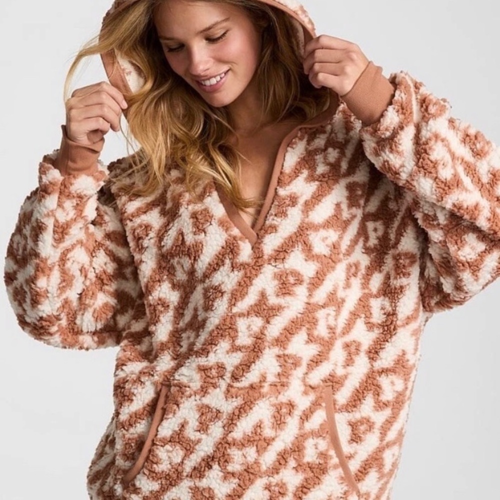 PINK Victoria's Secret Cream & Rust Textured Sherpa Pullover